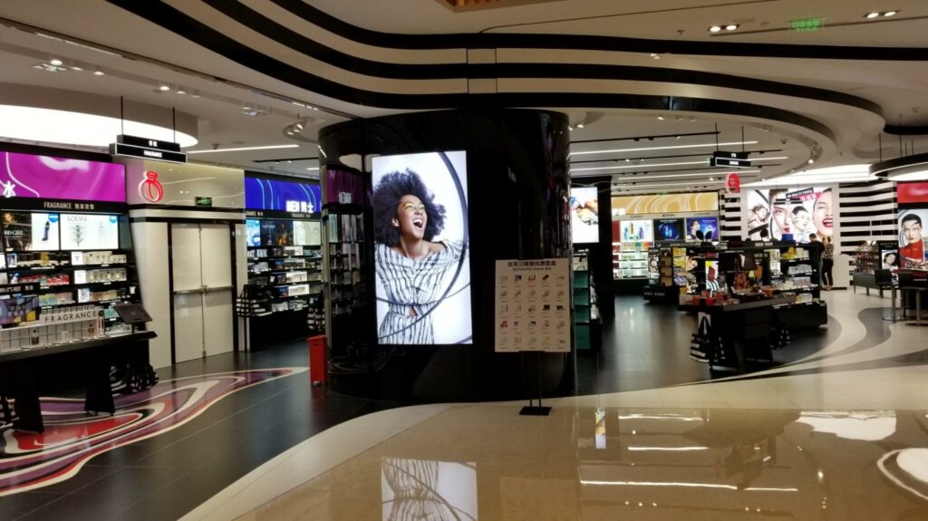 Digital signage and customer experience