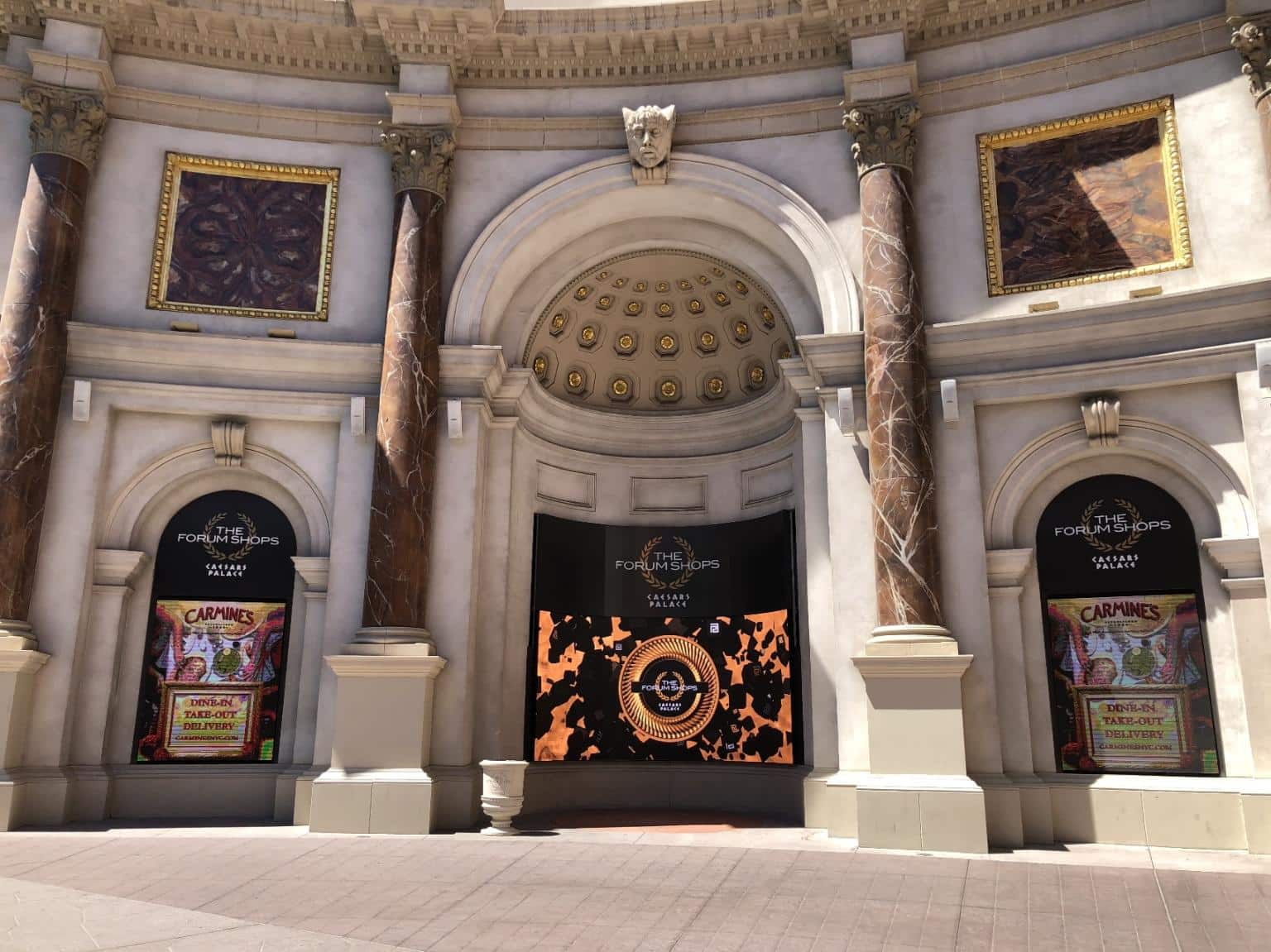 Entrance To Apple Store In Unerground Forum Shops At Caesars Stock