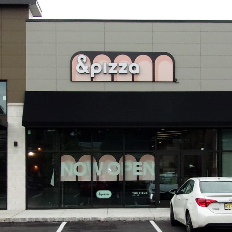 &pizza Illuminated Channel Letters Mounted on Customized Aluminum Panels