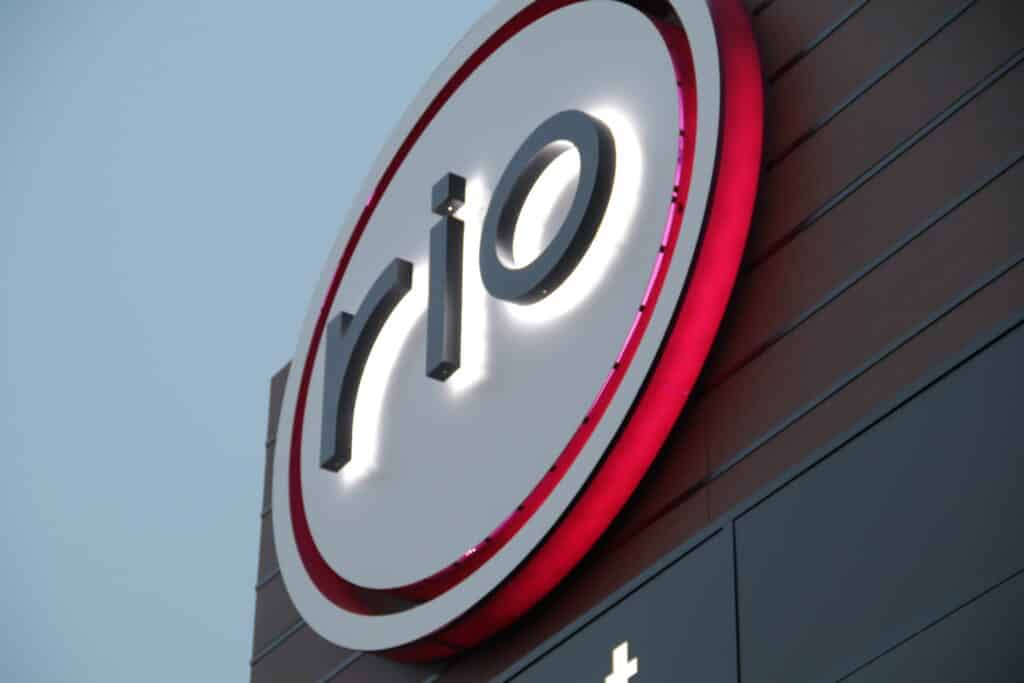 Close-up of Rio Lakefront illuminated logo signage featuring custom architectural branding by Gable.