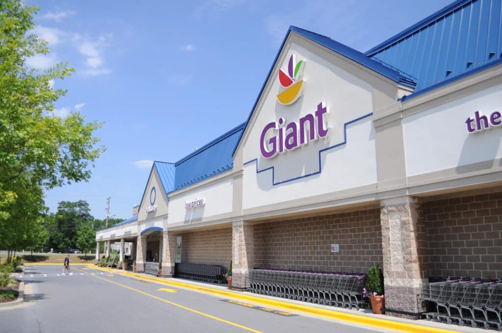 Giant Grocery Stores sign