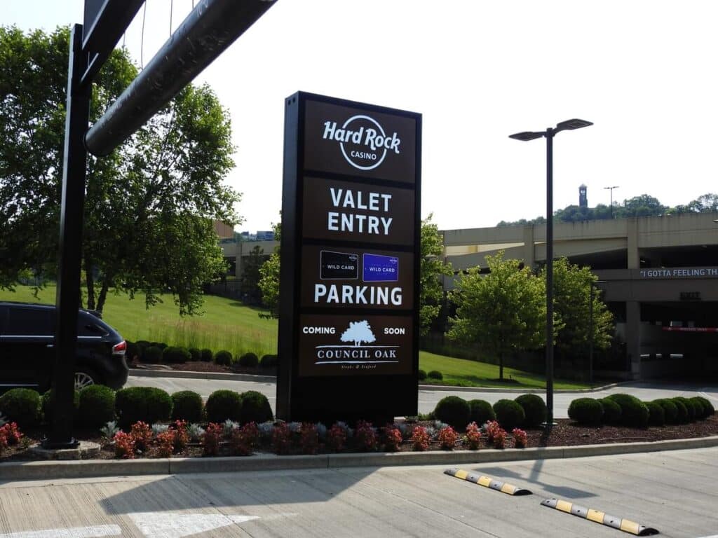 Hard Rock valet entry and parking wayfinding sign featuring branded exterior visual communications by Gable.
