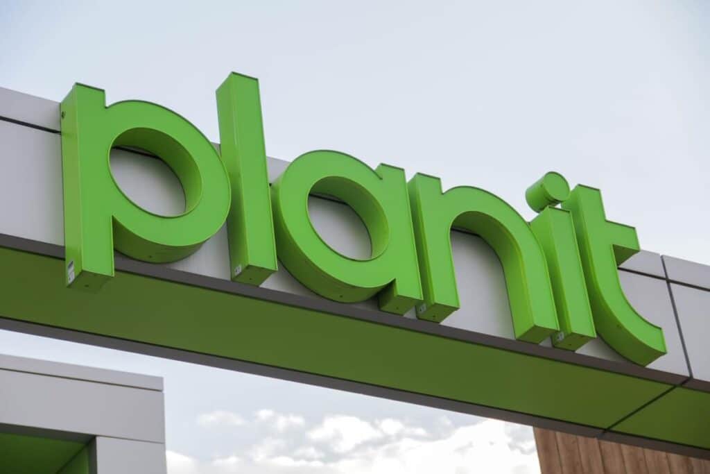 Plant O2 illuminated storefront lettering with modern retail signage and branded design by Gable.