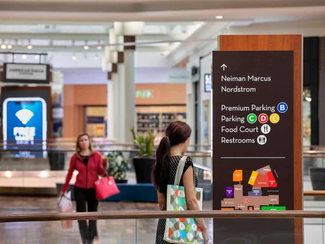 Mall directory kiosk with digital wayfinding and retail navigation signage by Gable.