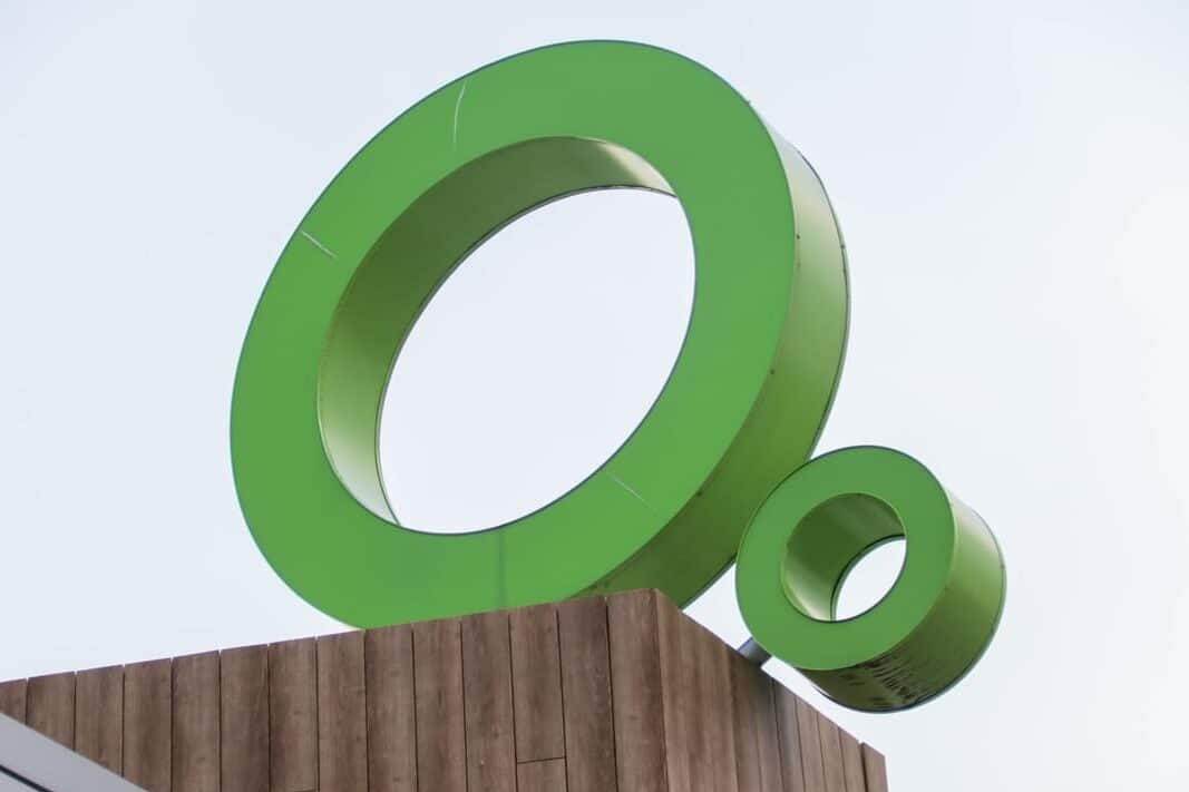 Close-up of Plant O2 dimensional logo sign showcasing custom exterior branding by Gable.