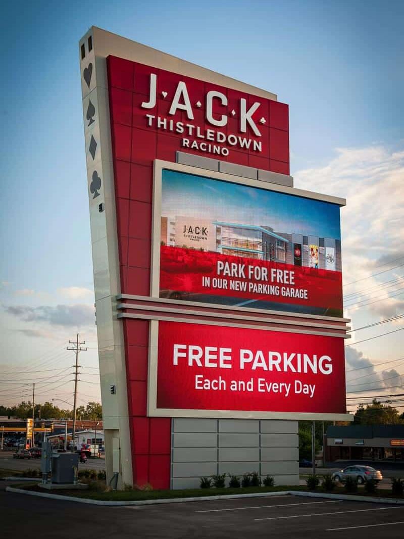 JACK Thistledown Racino digital pylon sign with promotional messaging and illuminated exterior branding by Gable.